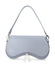 Bolso de piel Arthemisa, color gris, piel lisa, napa,  bolso de mano, herraje en metal, accesorio y bolso de lujo, marca 100% mexicana, best seller, bolsa moderna, tamaño mediano, con asa de piel y crossbody, cadena retirable.