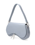 Bolso de piel Arthemisa, color gris, piel lisa, napa,  bolso de mano, herraje en metal, accesorio y bolso de lujo, marca 100% mexicana, best seller, bolsa moderna, tamaño mediano, con asa de piel y crossbody, cadena retirable.