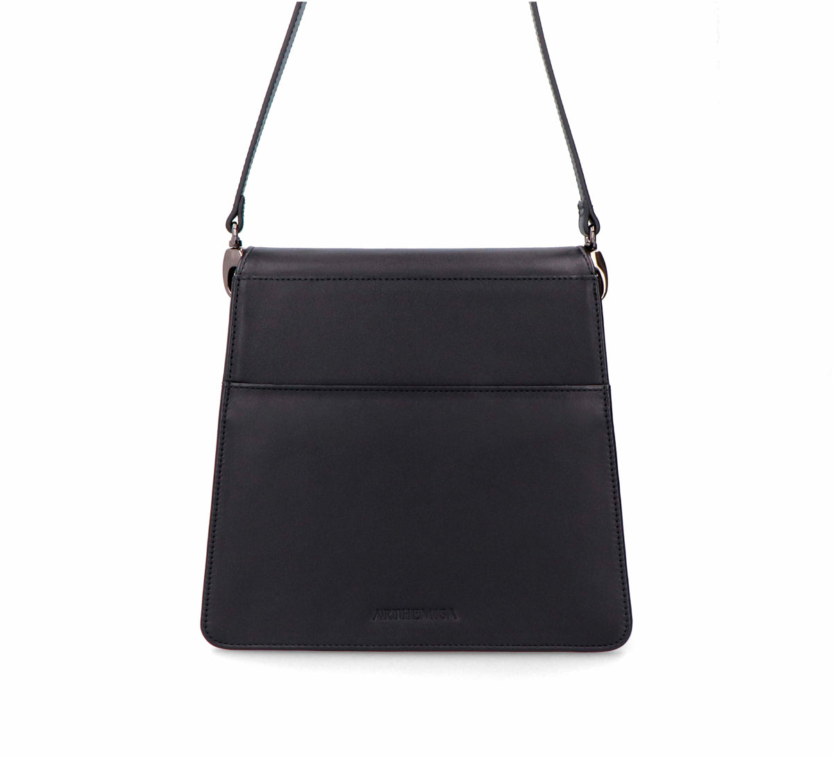 Bolso de piel Arthemisa, color negro, piel lisa, napa,  bolso de mano, herraje en metal, accesorio y bolso de lujo, marca 100% mexicana, best seller, bolsa moderna, tamaño mediano, con asa de piel y crossbody, cadena retirable.